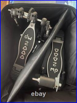 DW 2000 Series Double Bass Pedals withHumes and Berg Galaxy Case