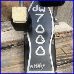 DW 7000 (MPN 7000) Double Chain Drive Double Pedal for Bass Drum