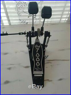 DW 7000 Series Double Bass Drum Pedal DW 7002PT Excellent Condition. Free shipng
