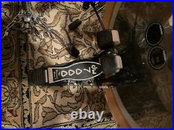 DW 7000 double bass drum pedal