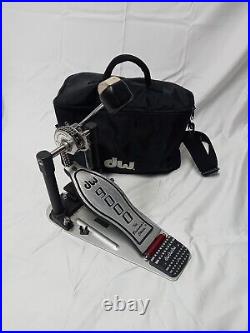 DW 9000 Single Bass Pedal. Double Chain. Comes With Carrying Bag