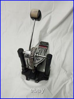 DW 9000 Single Bass Pedal. Double Chain. Comes With Carrying Bag