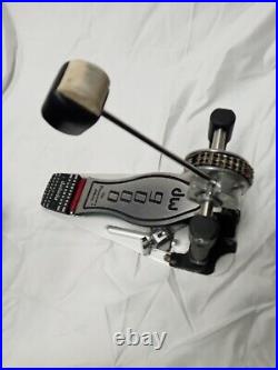 DW 9000 Single Bass Pedal. Double Chain. Comes With Carrying Bag