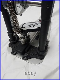 DW 9000 Single Bass Pedal. Double Chain. Comes With Carrying Bag