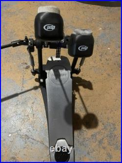 PDP DW Concept Chain Drive Double Bass Drum Pedal with Extended Footboard PDP DW Concept Chain Drive Double Bass Drum Pedal with Extended Footboard